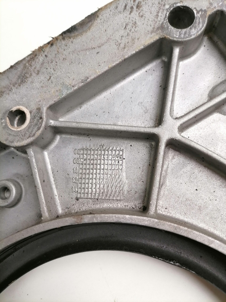 Volvo Engine front cover 20777236 - Motor i delovi za Kamion: slika 2 Volvo Engine front cover 20777236 - Motor i delovi za Kamion: slika 2