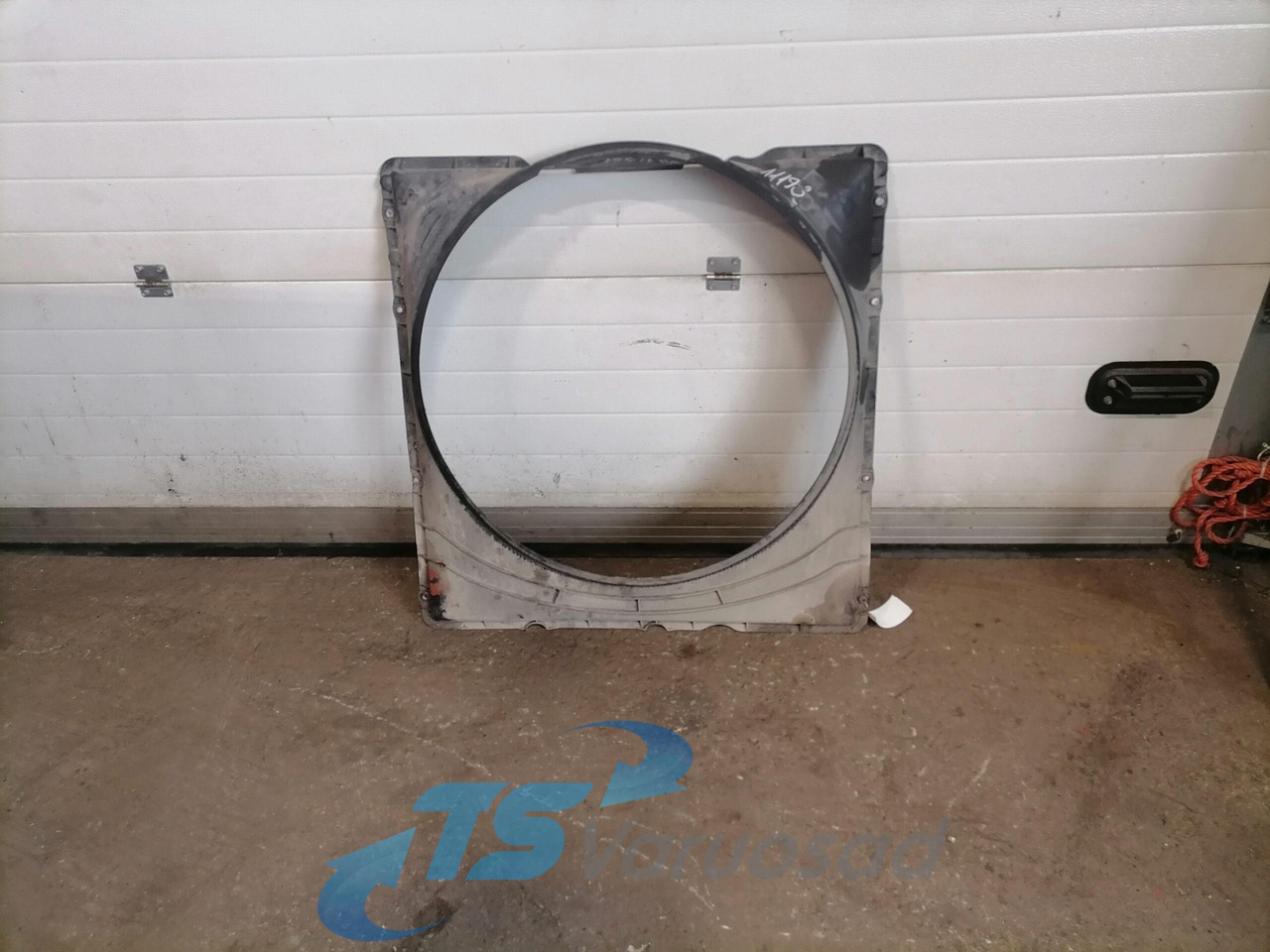 Volvo Fan shroud 20502964 - Radijator za Kamion: slika 1 Volvo Fan shroud 20502964 - Radijator za Kamion: slika 1