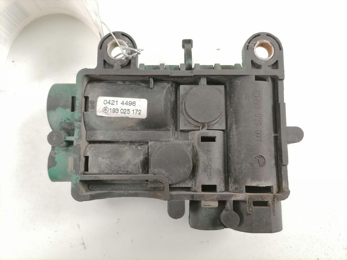 Volvo Juhtmestiku harukarp 04214496 - Osigurač za Kamion: slika 3 Volvo Juhtmestiku harukarp 04214496 - Osigurač za Kamion: slika 3