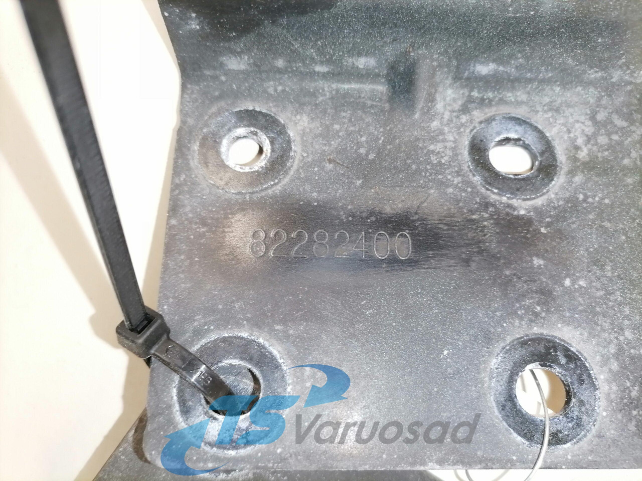 Volvo Kabiini tuulesuunaja kandur 82282286 - Aerodinamika/ Spojler za Kamion: slika 3 Volvo Kabiini tuulesuunaja kandur 82282286 - Aerodinamika/ Spojler za Kamion: slika 3