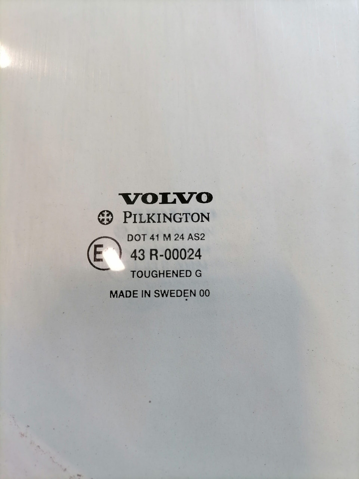 Volvo Küljeklaas, parem 8140913 - Staklo i delovi za Kamion: slika 3 Volvo Küljeklaas, parem 8140913 - Staklo i delovi za Kamion: slika 3