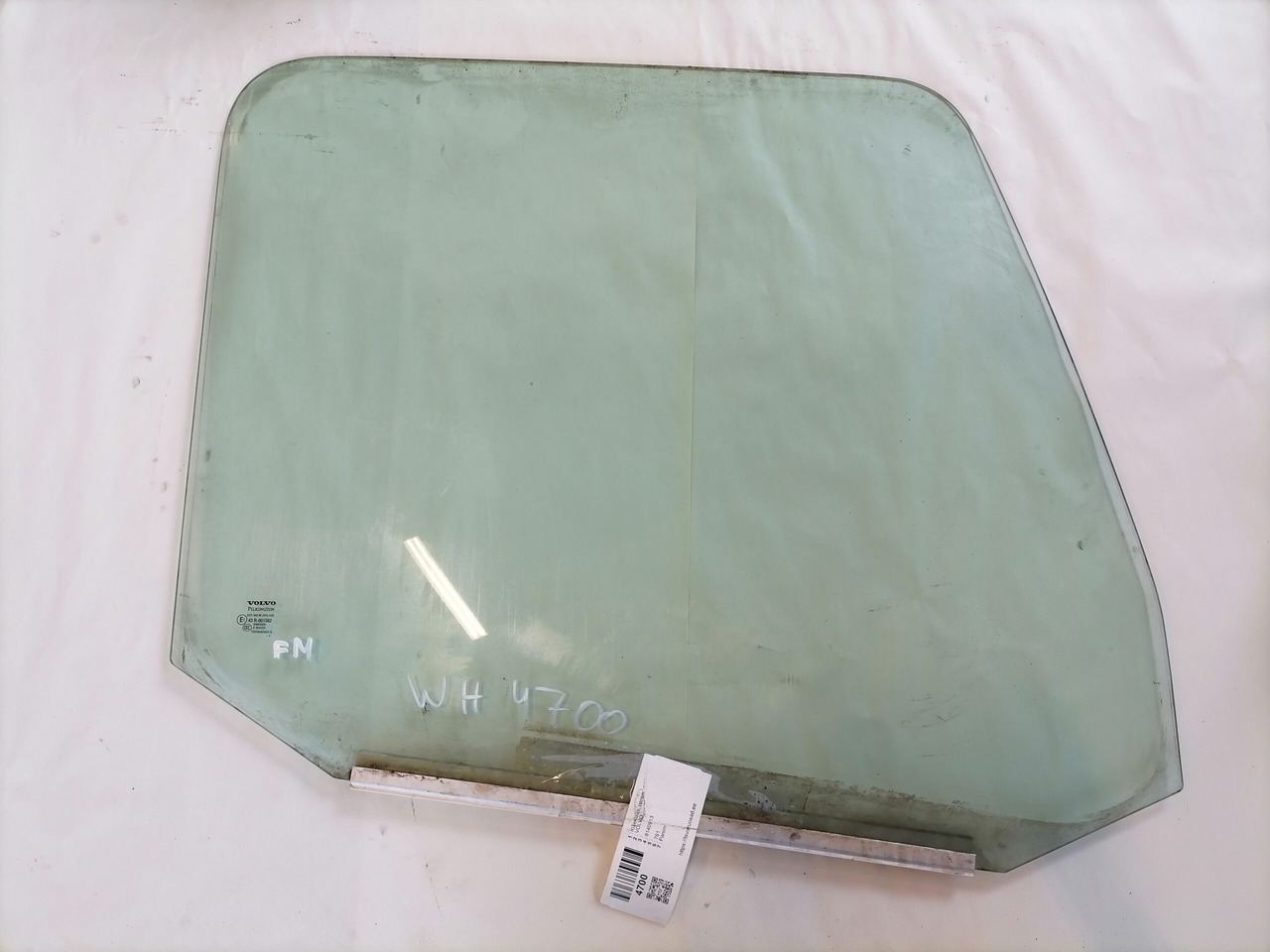 Volvo Küljeklaas, parem 8140913 - Staklo i delovi za Kamion: slika 2 Volvo Küljeklaas, parem 8140913 - Staklo i delovi za Kamion: slika 2