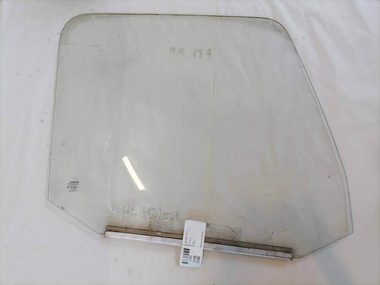 Volvo Küljeklaas, parem 8140913 - Staklo i delovi za Kamion: slika 2 Volvo Küljeklaas, parem 8140913 - Staklo i delovi za Kamion: slika 2