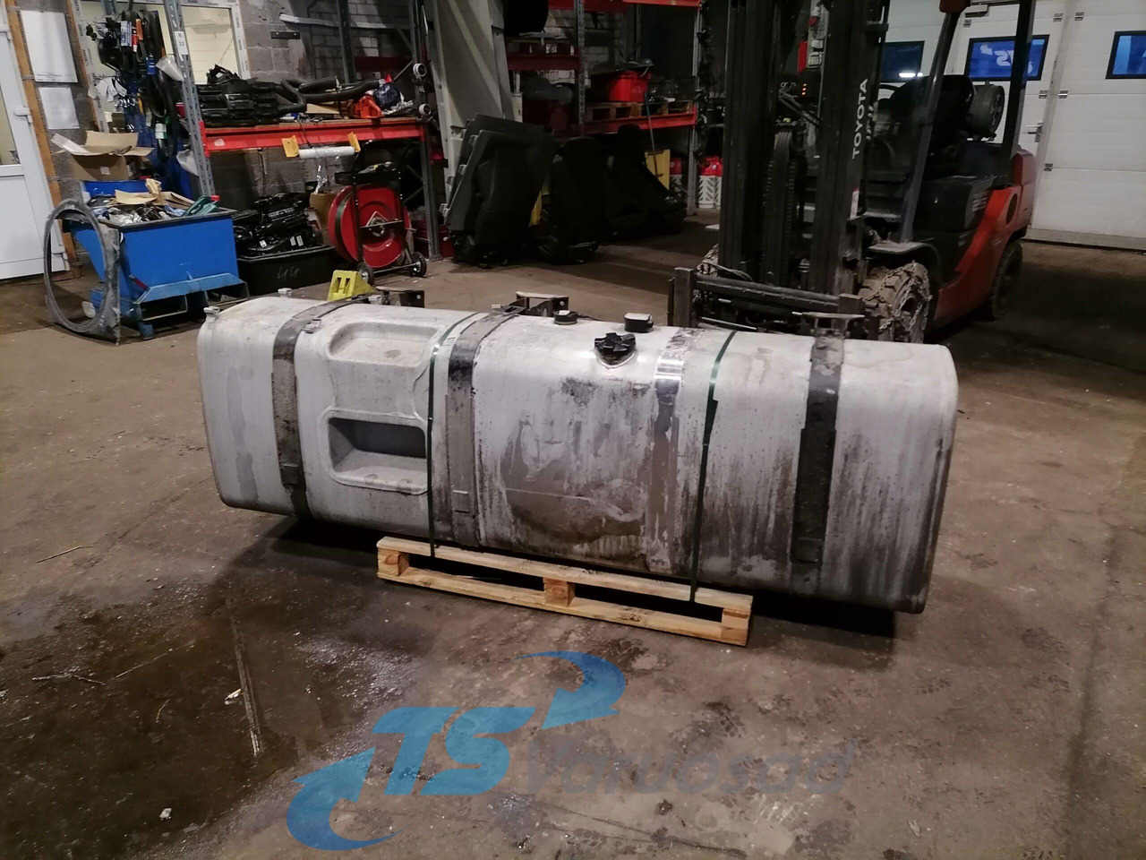 Volvo Kütusepaak 900L 21442022 - Rezervoar za gorivo za Kamion: slika 1 Volvo Kütusepaak 900L 21442022 - Rezervoar za gorivo za Kamion: slika 1