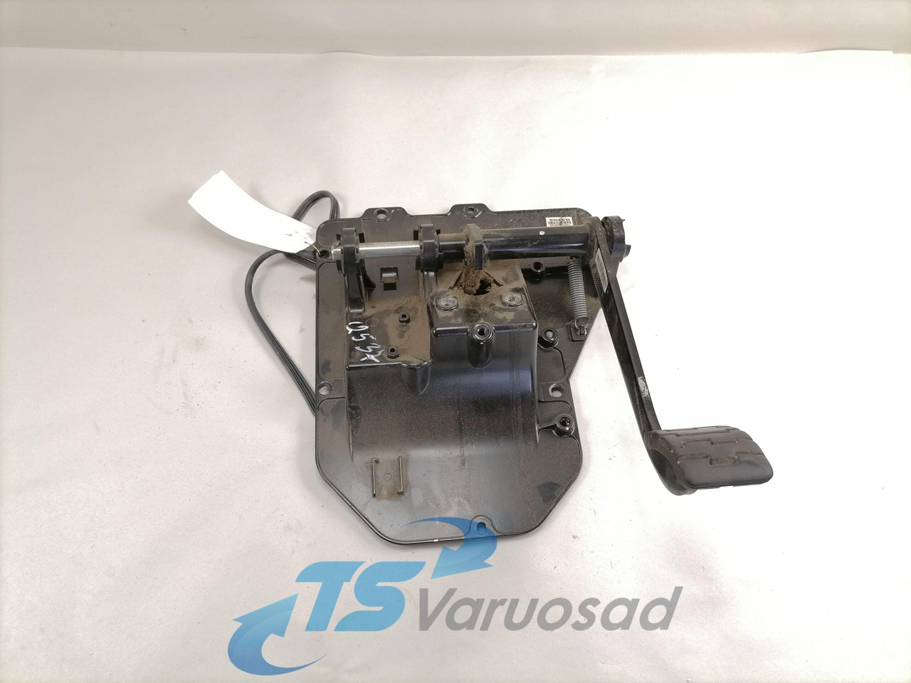 Volvo Pedaalide kandur 82424669 - Obrada goriva/ Dostava goriva za Kamion: slika 1 Volvo Pedaalide kandur 82424669 - Obrada goriva/ Dostava goriva za Kamion: slika 1