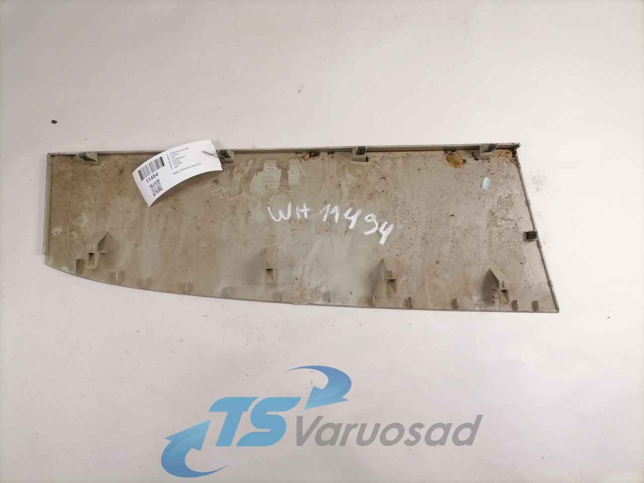 Volvo Salongi plastik 82269343 - Univerzalni deo za Kamion: slika 2 Volvo Salongi plastik 82269343 - Univerzalni deo za Kamion: slika 2