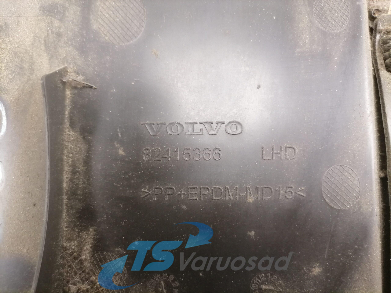 Volvo Salongi plastik 82415366 - Univerzalni deo za Kamion: slika 3 Volvo Salongi plastik 82415366 - Univerzalni deo za Kamion: slika 3