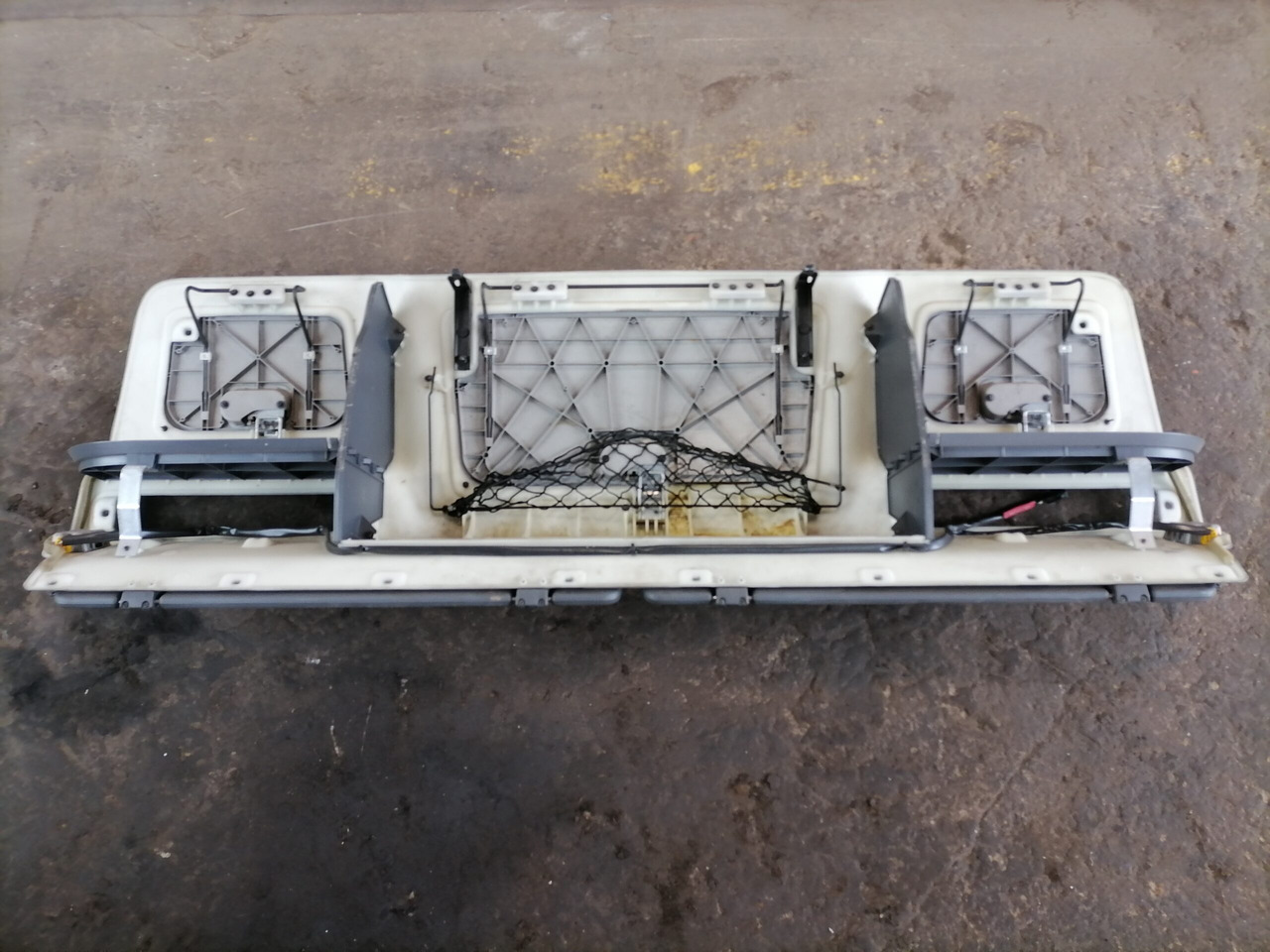 Volvo Salongi ülemine panipaik 20360719 - Univerzalni deo za Kamion: slika 3 Volvo Salongi ülemine panipaik 20360719 - Univerzalni deo za Kamion: slika 3