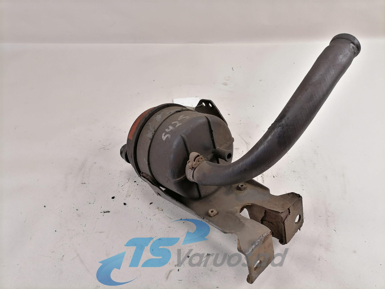 Volvo Steering oil tank+ bracket 1592945 - Servo crevo za Kamion: slika 3 Volvo Steering oil tank+ bracket 1592945 - Servo crevo za Kamion: slika 3