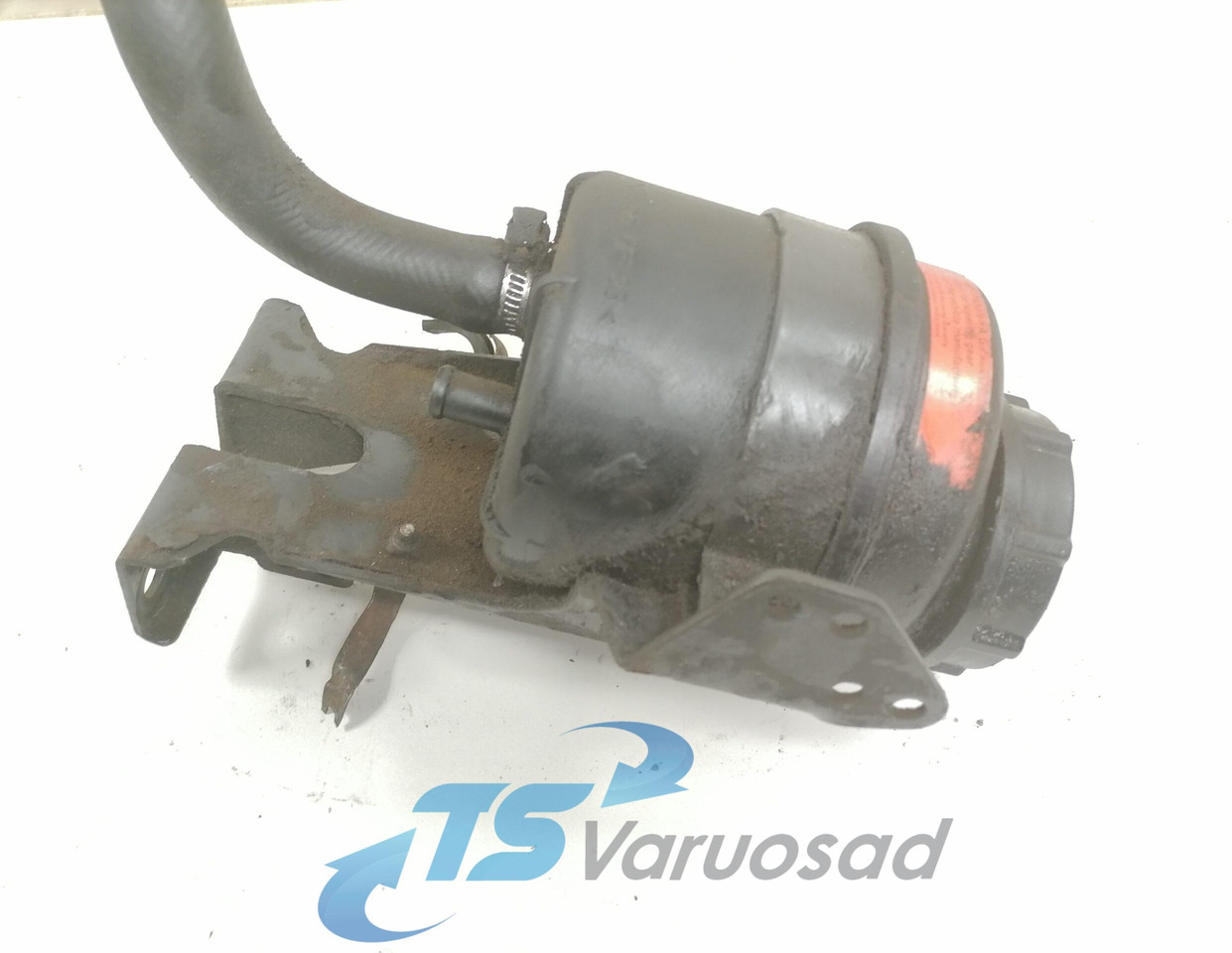 Volvo Steering oil tank+ bracket 20495075 - Servo crevo za Kamion: slika 1 Volvo Steering oil tank+ bracket 20495075 - Servo crevo za Kamion: slika 1