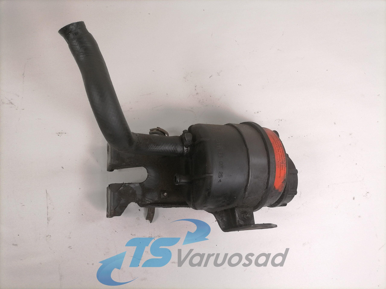 Volvo Steering oil tank+ bracket 20495075 - Servo crevo za Kamion: slika 2 Volvo Steering oil tank+ bracket 20495075 - Servo crevo za Kamion: slika 2