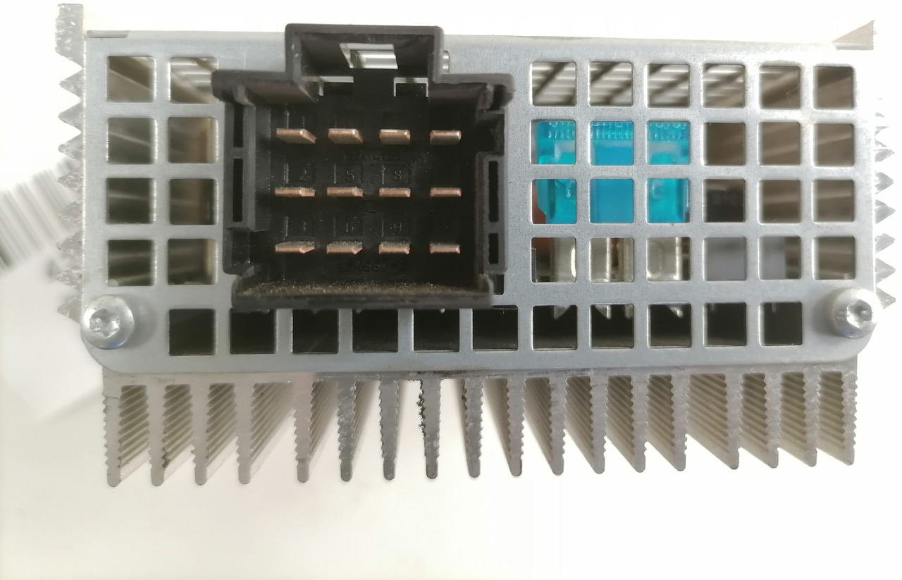 Volvo Voltage converter 20724975 - Električni sistem za Kamion: slika 3 Volvo Voltage converter 20724975 - Električni sistem za Kamion: slika 3