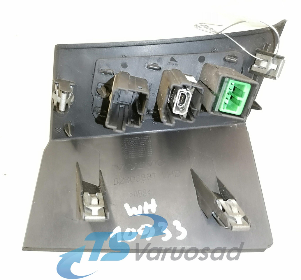 Volvo Volvo USB / AUX connector panel 82303887 - Električni sistem za Kamion: slika 2 Volvo Volvo USB / AUX connector panel 82303887 - Električni sistem za Kamion: slika 2