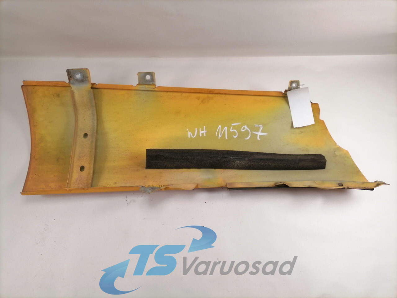 Volvo Volvo kabiini nurgapõsk, parem 20379176 - Rešetka za Kamion: slika 2 Volvo Volvo kabiini nurgapõsk, parem 20379176 - Rešetka za Kamion: slika 2