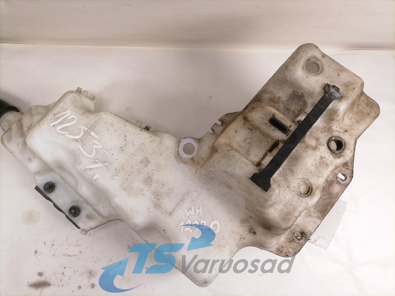 Volvo Windscreen washer fluid tank 84092259 - Brisač za Kamion: slika 2 Volvo Windscreen washer fluid tank 84092259 - Brisač za Kamion: slika 2
