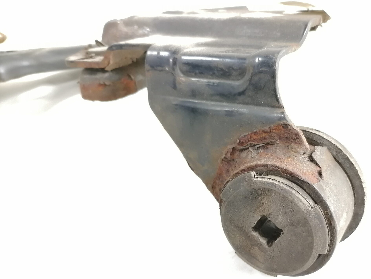 Volvo lower grille carrier hinge 20425954 - Rešetka za Kamion: slika 3 Volvo lower grille carrier hinge 20425954 - Rešetka za Kamion: slika 3