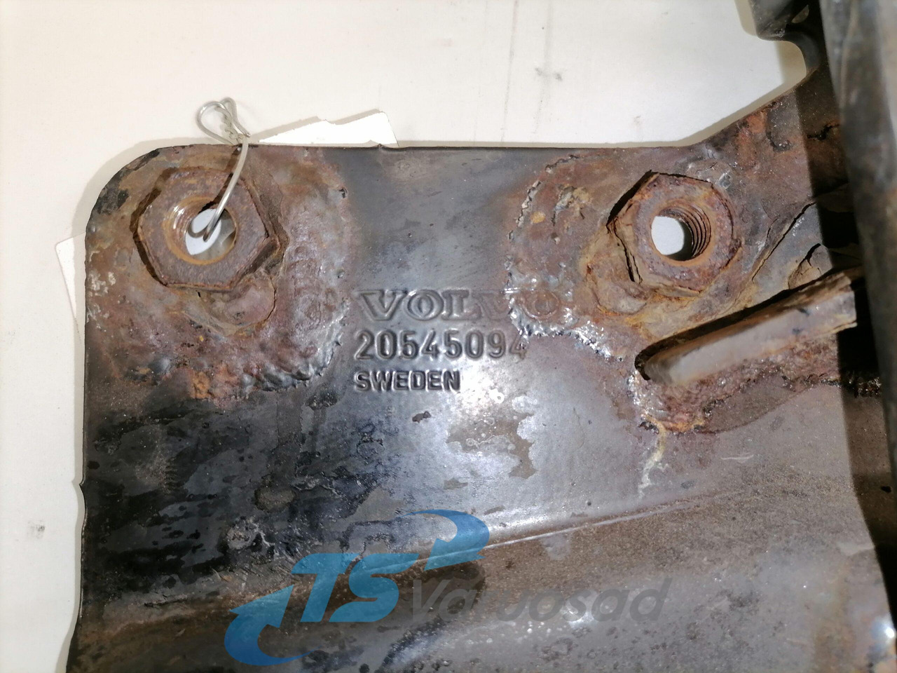 Volvo lower grille carrier hinge 20545094 - Rešetka za Kamion: slika 3 Volvo lower grille carrier hinge 20545094 - Rešetka za Kamion: slika 3