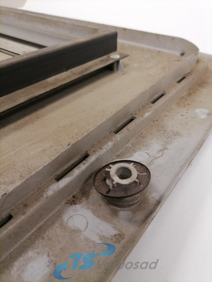 Volvo sunroof plastic cover 20379765 - Univerzalni deo za Kamion: slika 4 Volvo sunroof plastic cover 20379765 - Univerzalni deo za Kamion: slika 4