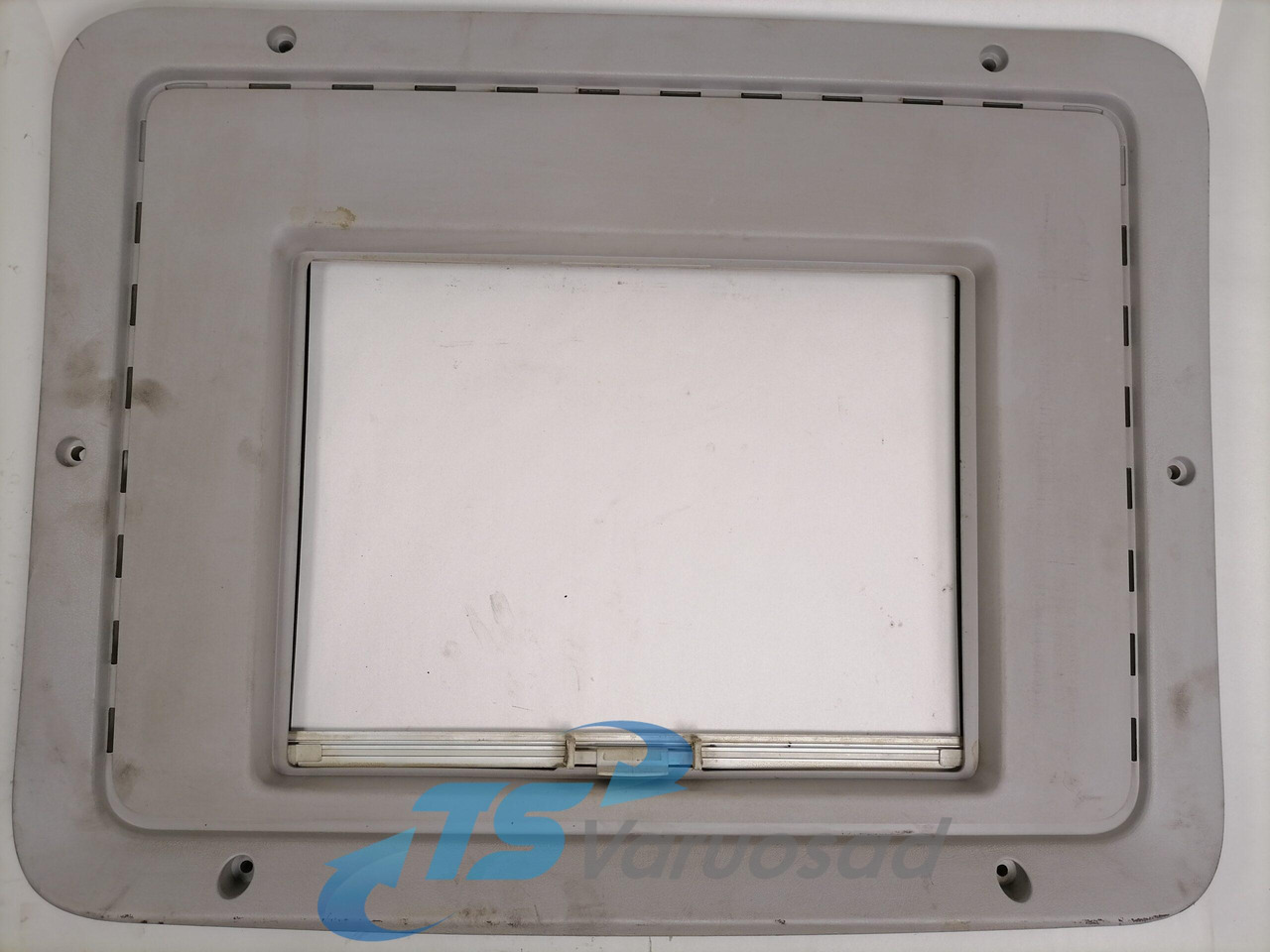 Volvo sunroof plastic cover 20379765 - Univerzalni deo za Kamion: slika 1 Volvo sunroof plastic cover 20379765 - Univerzalni deo za Kamion: slika 1