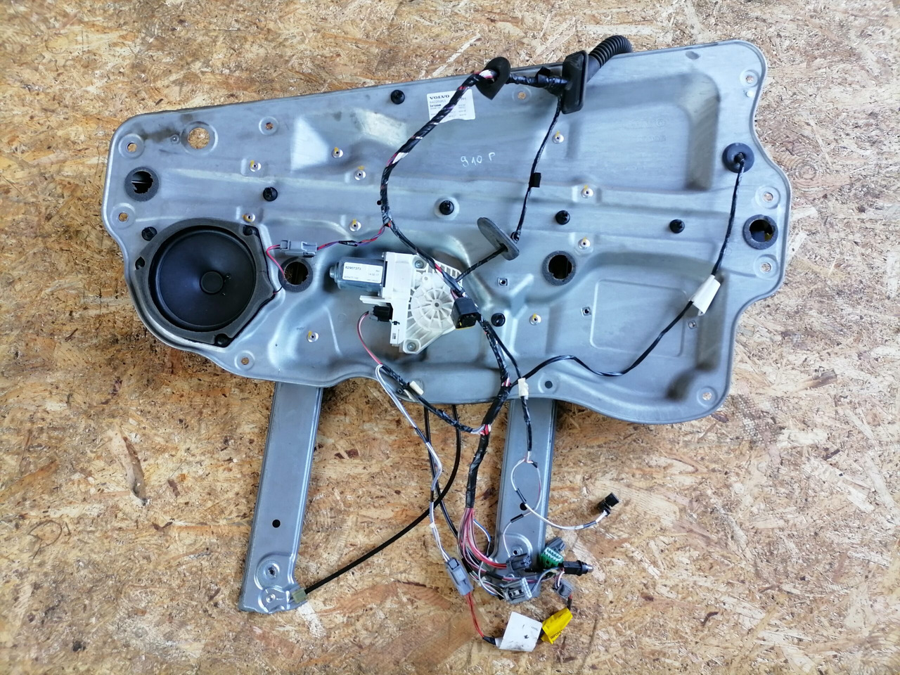 Volvo window mechanism 84055886 - Vrata i delovi za Kamion: slika 2 Volvo window mechanism 84055886 - Vrata i delovi za Kamion: slika 2
