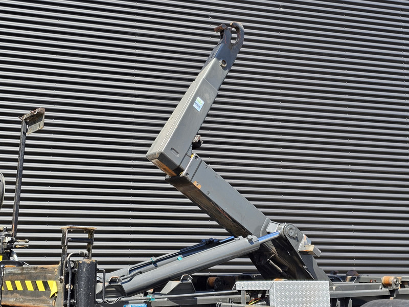 Mercedes-Benz AXOR 1823 4X4 / FASSI CRANE + HOOKLIFT / SPRING SUSPENSION - Kamion sa hidrauličnom kukom, Kamion sa dizalicom: slika 4 Mercedes-Benz AXOR 1823 4X4 / FASSI CRANE + HOOKLIFT / SPRING SUSPENSION - Kamion sa hidrauličnom kukom, Kamion sa dizalicom: slika 4