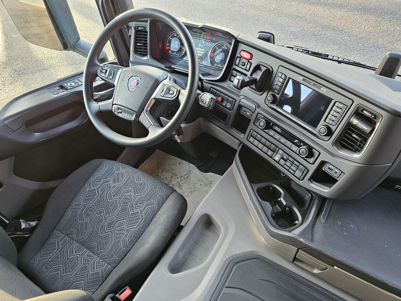 Interior photo 1: Hladnjača Scania P250 4X2 / FRIGOBLOCK / LBW