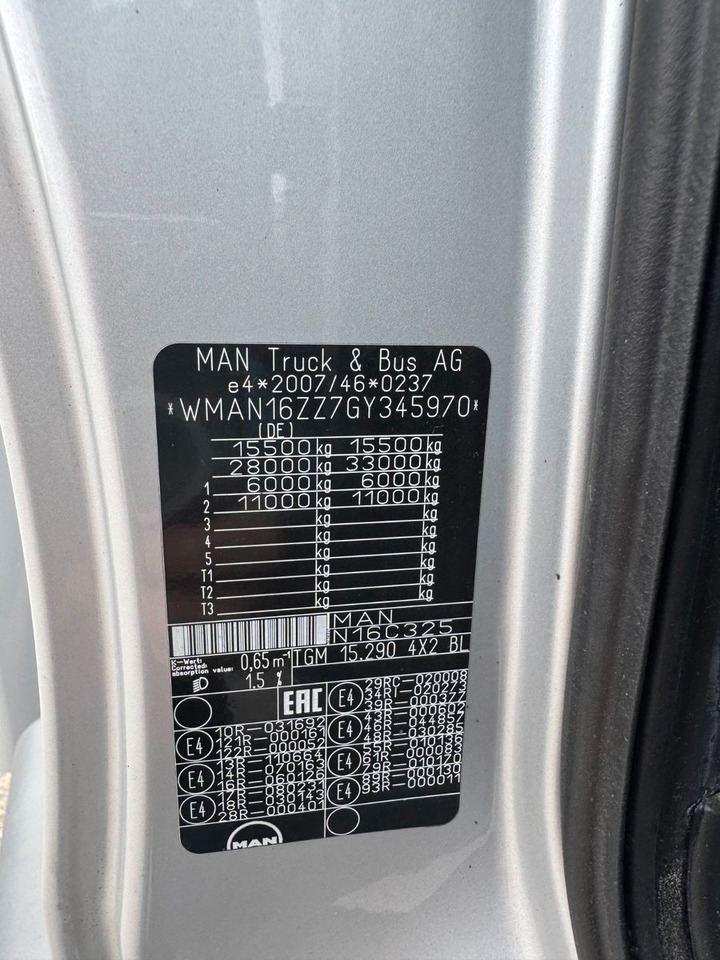 MAN 15.290 4X2 Koffer mit Hebebühne AHK - Kamion sa zatvorenim sandukom: slika 3 MAN 15.290 4X2 Koffer mit Hebebühne AHK - Kamion sa zatvorenim sandukom: slika 3