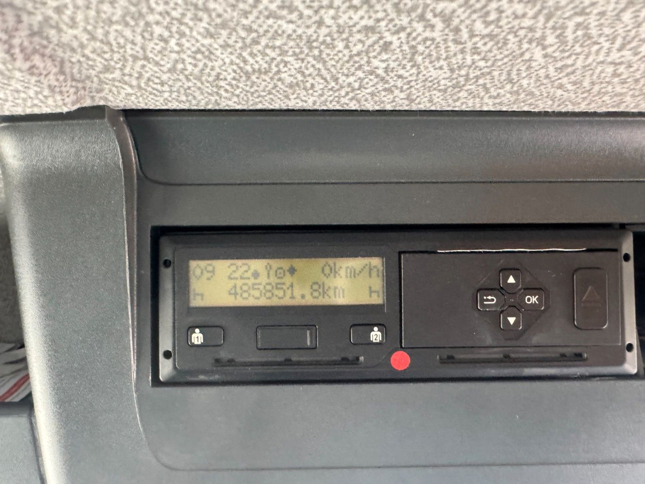 MAN 15.290 4X2 Koffer mit Hebebühne AHK - Kamion sa zatvorenim sandukom: slika 4 MAN 15.290 4X2 Koffer mit Hebebühne AHK - Kamion sa zatvorenim sandukom: slika 4