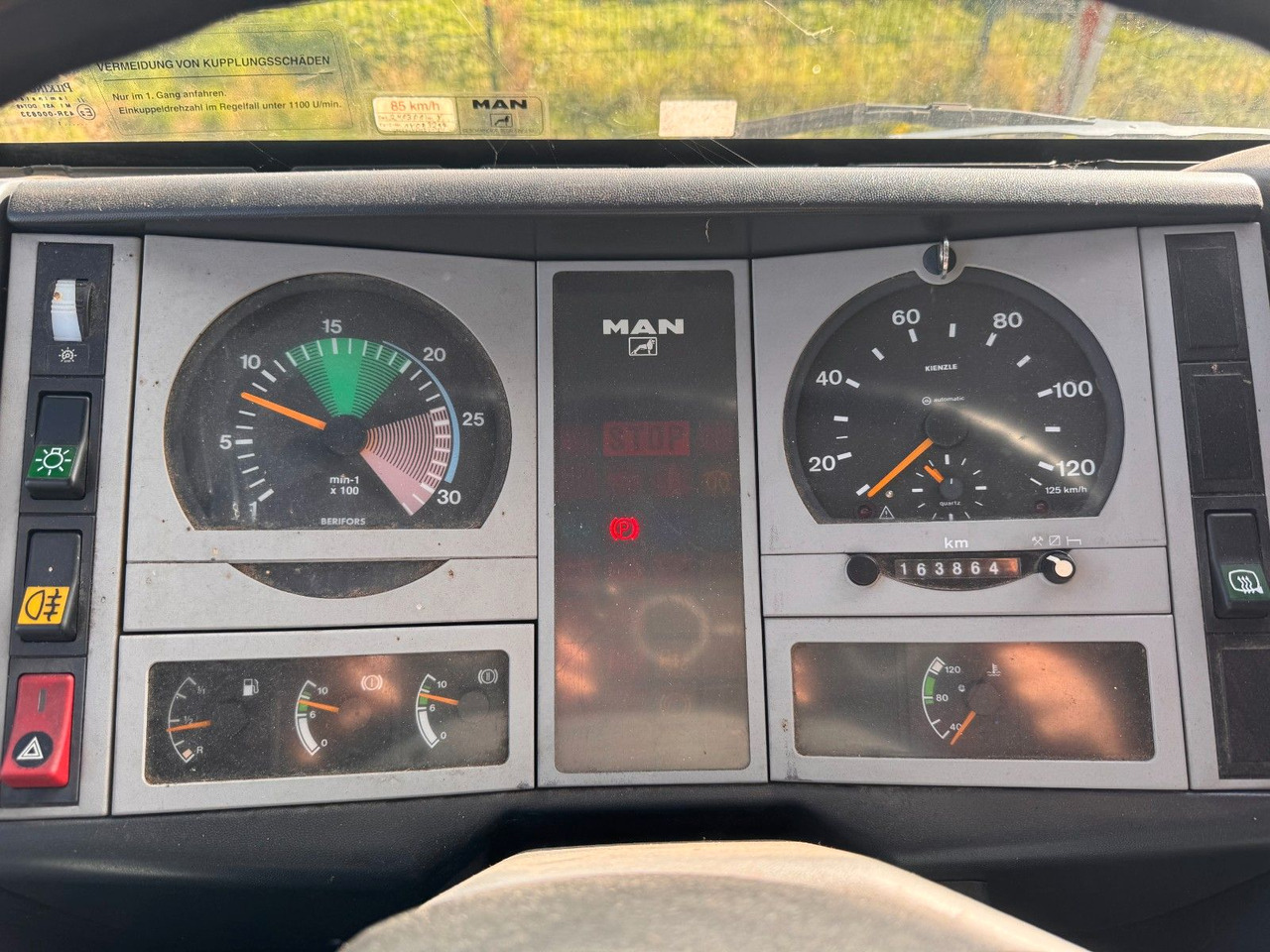 MAN 8.140 4X2 Pritsche Plane Original Km - Dostavno vozilo sa ceradom: slika 2 MAN 8.140 4X2 Pritsche Plane Original Km - Dostavno vozilo sa ceradom: slika 2