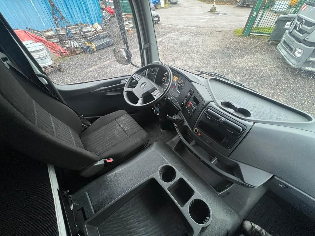 Mercedes-Benz 1324 4X2 Koffer Plane 6 to. Hebebühne Mercedes-Benz 1324 4X2 Koffer Plane 6 to. Hebebühne - Kamion sa zatvorenim sandukom: slika 2 Mercedes-Benz 1324 4X2 Koffer Plane 6 to. Hebebühne Mercedes-Benz 1324 4X2 Koffer Plane 6 to. Hebebühne - Kamion sa zatvorenim sandukom: slika 2