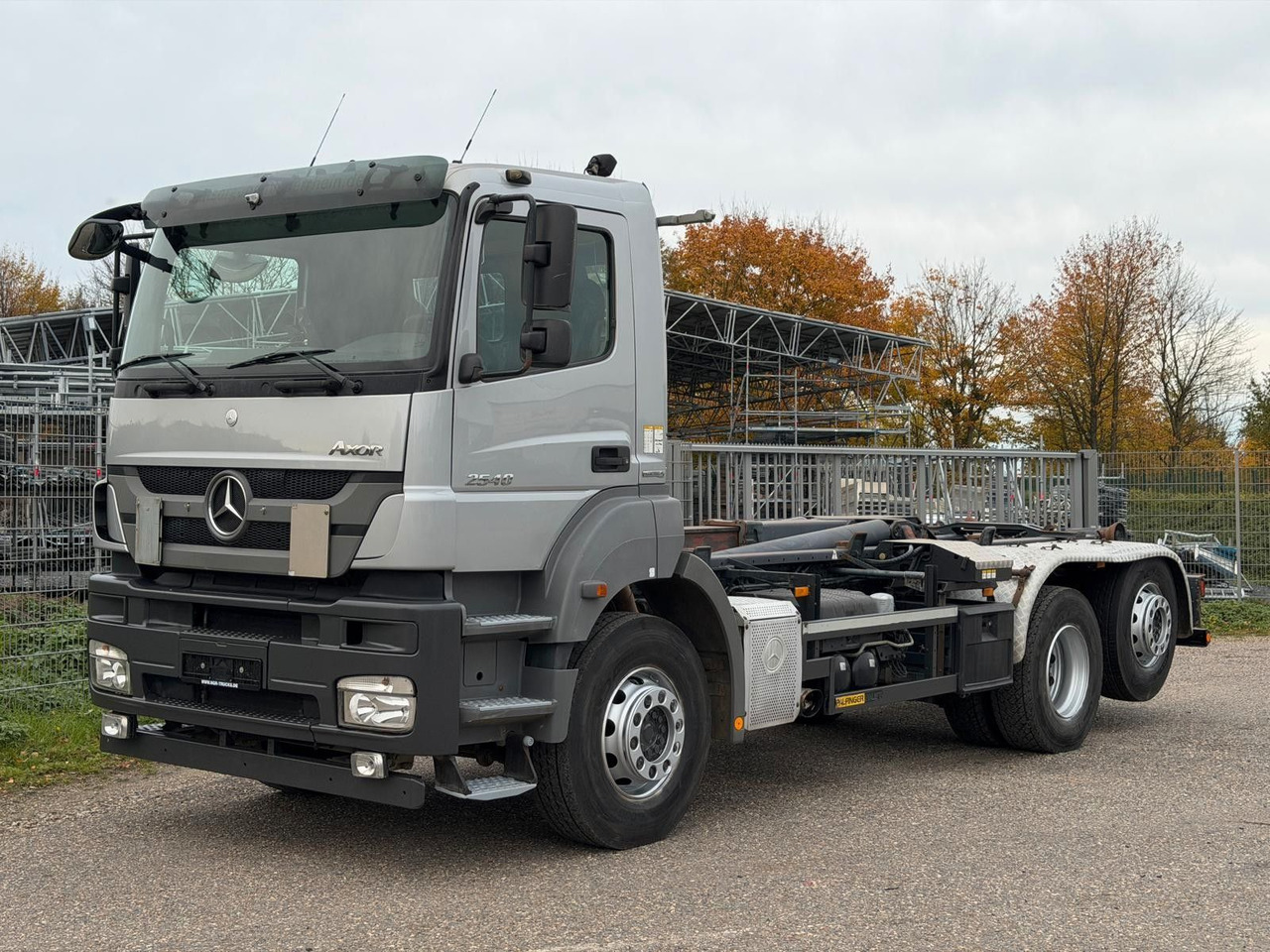 Mercedes-Benz 2540 L 6x2 Palfinger T20 mit hydr. Containerverr - Kamion sa hidrauličnom kukom: slika 1 Mercedes-Benz 2540 L 6x2 Palfinger T20 mit hydr. Containerverr - Kamion sa hidrauličnom kukom: slika 1