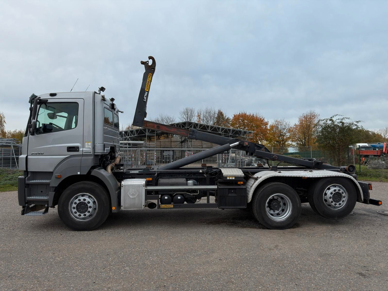 Mercedes-Benz 2540 L 6x2 Palfinger T20 mit hydr. Containerverr - Kamion sa hidrauličnom kukom: slika 3 Mercedes-Benz 2540 L 6x2 Palfinger T20 mit hydr. Containerverr - Kamion sa hidrauličnom kukom: slika 3