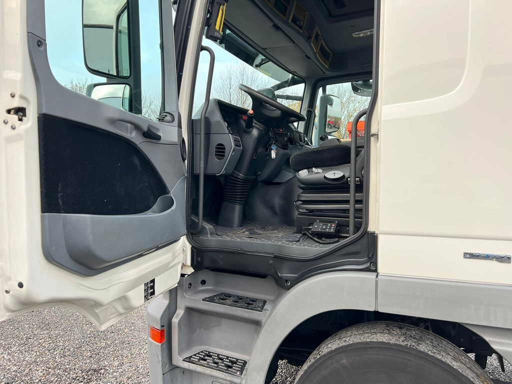 Mercedes-Benz 2541 6X2 Meiller Funk Zustand wie 200 tkm - Kamion sa hidrauličnom kukom: slika 5 Mercedes-Benz 2541 6X2 Meiller Funk Zustand wie 200 tkm - Kamion sa hidrauličnom kukom: slika 5
