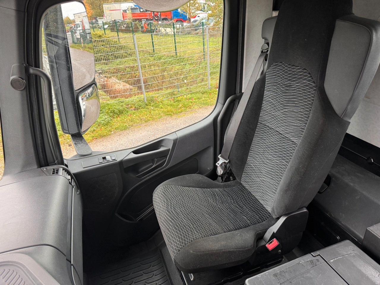 Mercedes-Benz 3748 8X4 Meiller Abroller mit Funk Top  Zustand - Kamion sa hidrauličnom kukom: slika 5 Mercedes-Benz 3748 8X4 Meiller Abroller mit Funk Top  Zustand - Kamion sa hidrauličnom kukom: slika 5