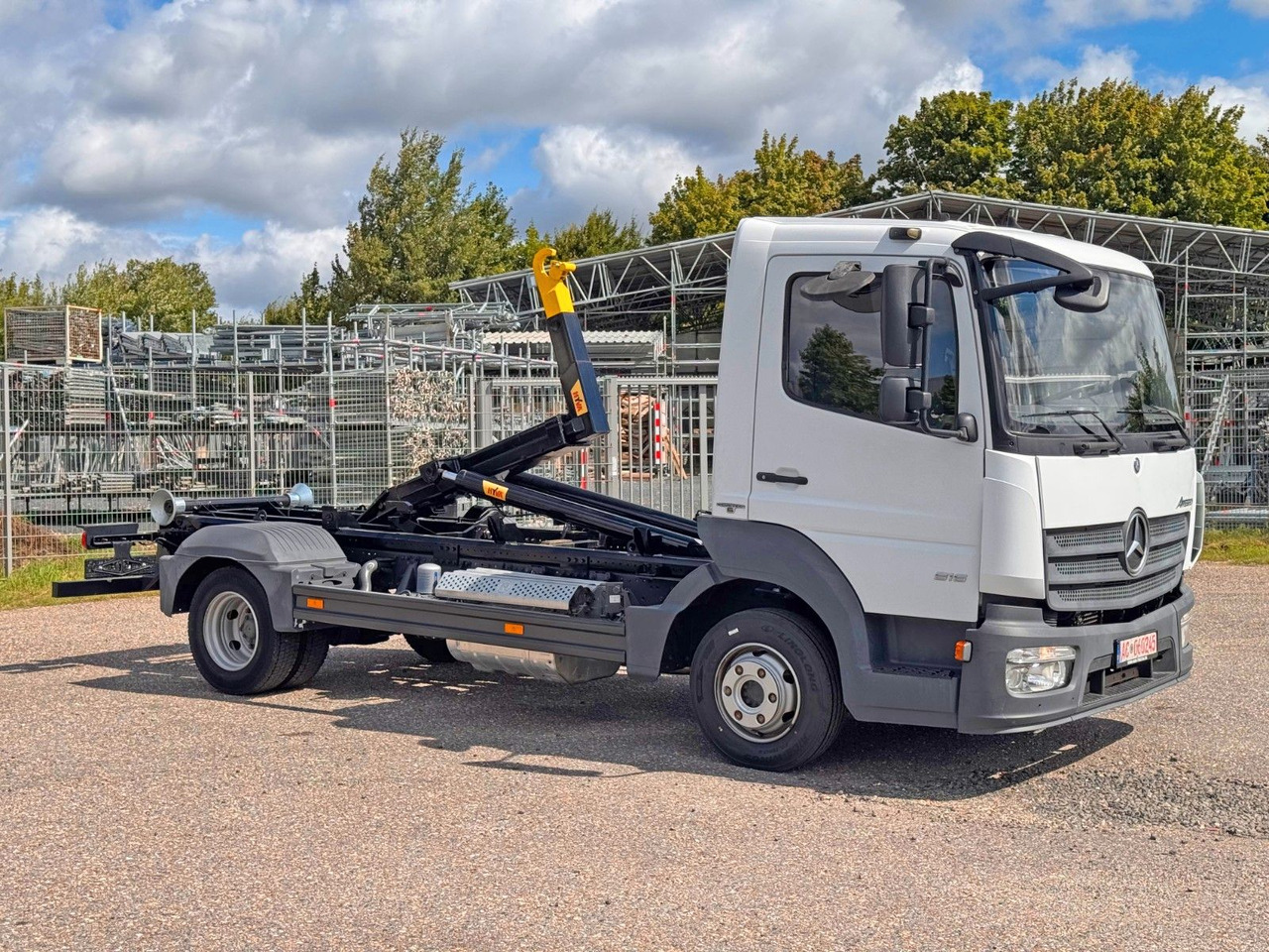 Mercedes-Benz 816 4X2 mit neuem Hyva Abroller Funk - Kamion sa hidrauličnom kukom: slika 2 Mercedes-Benz 816 4X2 mit neuem Hyva Abroller Funk - Kamion sa hidrauličnom kukom: slika 2