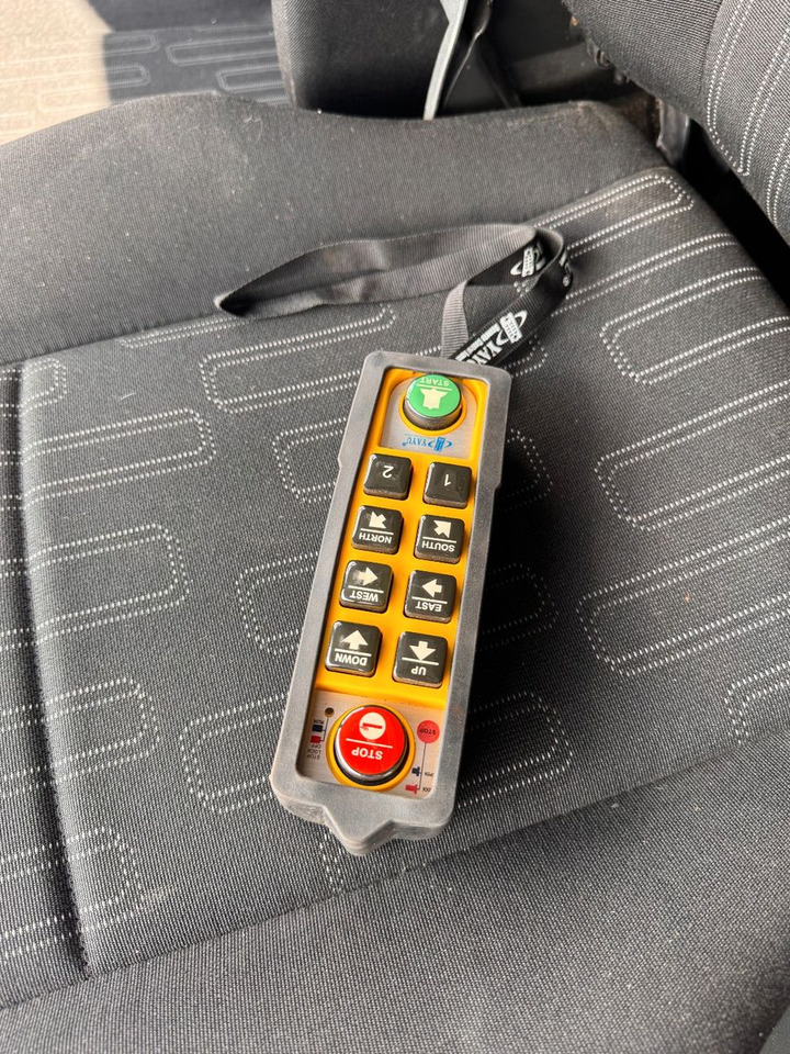 Mercedes-Benz 816 4X2 mit neuem Hyva Abroller Funk - Kamion sa hidrauličnom kukom: slika 5 Mercedes-Benz 816 4X2 mit neuem Hyva Abroller Funk - Kamion sa hidrauličnom kukom: slika 5