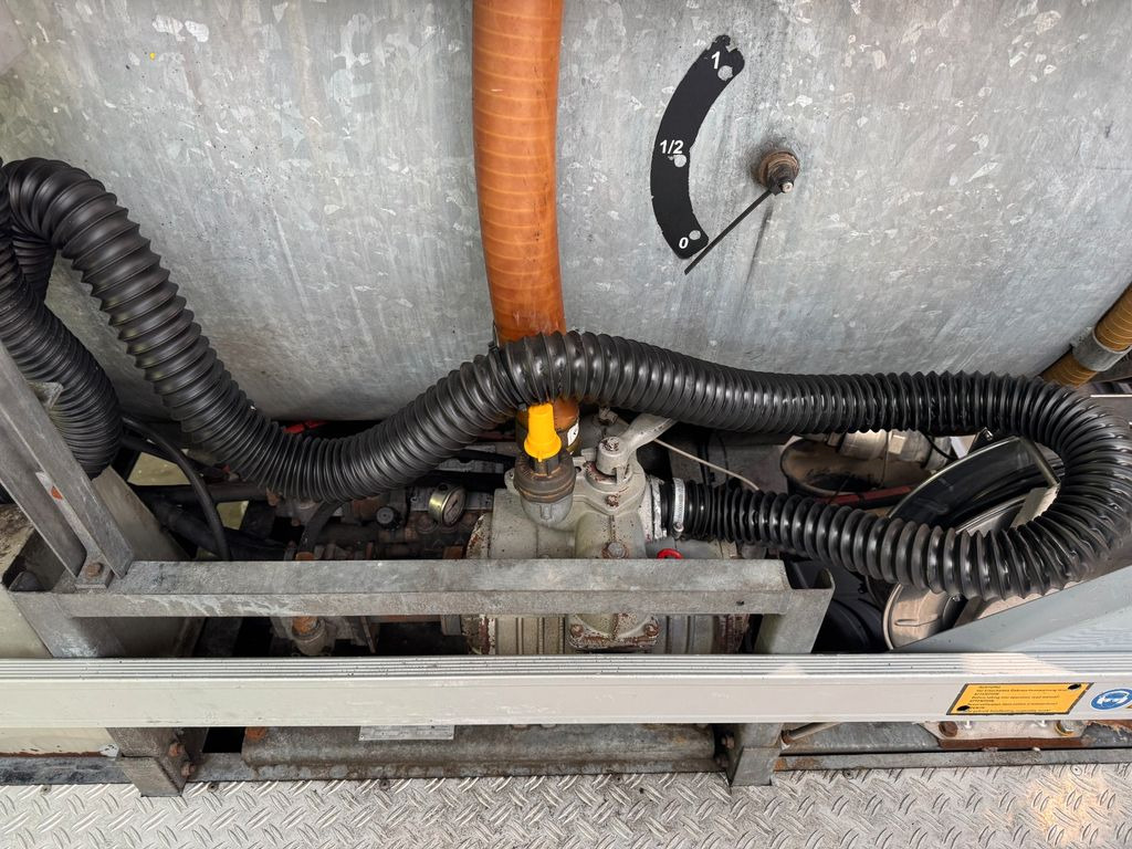 Mercedes-Benz 818 4X2 ROM Toilettenwagen Mercedes-Benz 818 4X2 ROM Toilettenwagen 6 Plätze - Vakuumska cisterna: slika 4 Mercedes-Benz 818 4X2 ROM Toilettenwagen Mercedes-Benz 818 4X2 ROM Toilettenwagen 6 Plätze - Vakuumska cisterna: slika 4