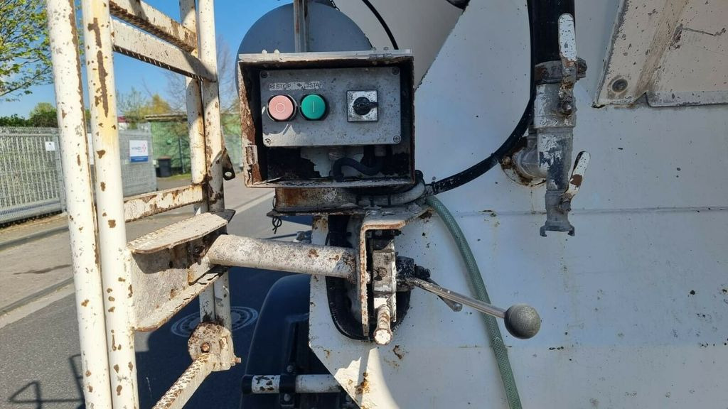 Müller-Mitteltal 2 Achs Betonmischauflieger Liebherr Müller-Mitteltal 2 Achs Betonmischauflieger Liebherr - Poluprikolica mikser: slika 5 Müller-Mitteltal 2 Achs Betonmischauflieger Liebherr Müller-Mitteltal 2 Achs Betonmischauflieger Liebherr - Poluprikolica mikser: slika 5