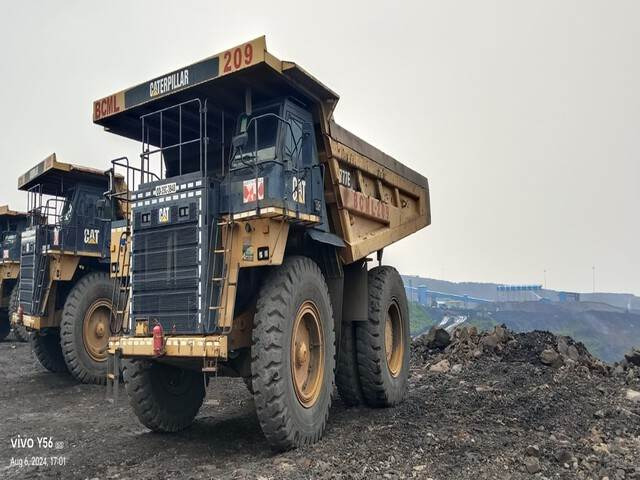 CAT 777E - Kiper sa krutom šasijom/ Kiper za kamen: slika 1 CAT 777E - Kiper sa krutom šasijom/ Kiper za kamen: slika 1