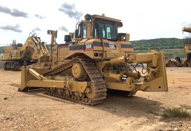 CAT D8R - Buldožer: slika 2 CAT D8R - Buldožer: slika 2