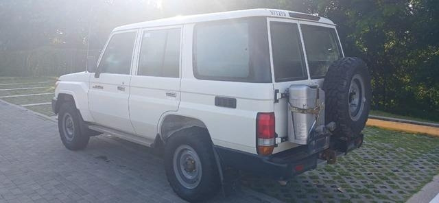 Toyota Land Cruiser 76 - Automobil: slika 2 Toyota Land Cruiser 76 - Automobil: slika 2