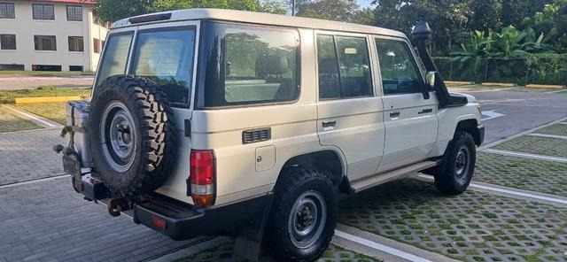 Toyota Land Cruiser 76 - Automobil: slika 3 Toyota Land Cruiser 76 - Automobil: slika 3
