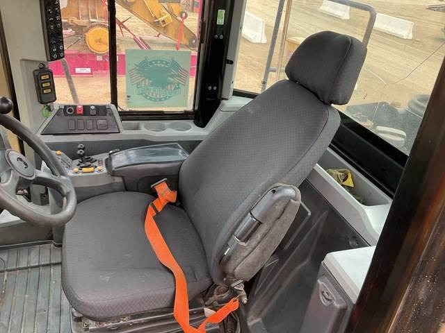 Utovarivač točkaš CAT 966L: slika 22
