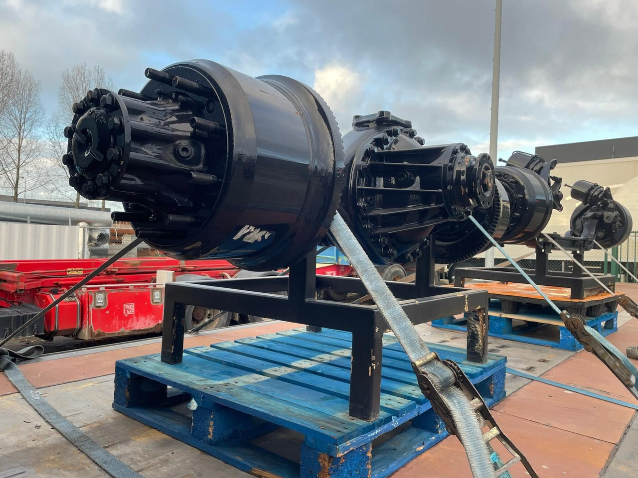 DAF vooras + achteras aandrijfas voor DAF 85/95 vrachtwagen - Osovina i delovi za Kamion: slika 2 DAF vooras + achteras aandrijfas voor DAF 85/95 vrachtwagen - Osovina i delovi za Kamion: slika 2