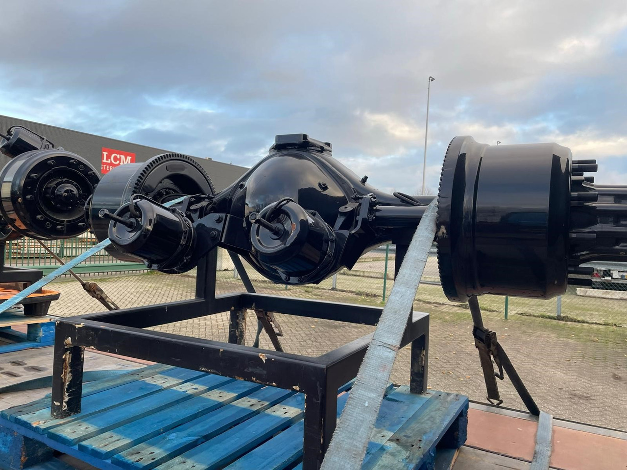 DAF vooras + achteras aandrijfas voor DAF 85/95 vrachtwagen - Osovina i delovi za Kamion: slika 3 DAF vooras + achteras aandrijfas voor DAF 85/95 vrachtwagen - Osovina i delovi za Kamion: slika 3