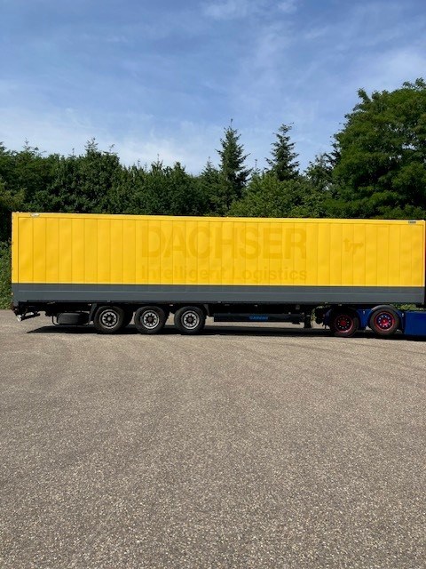 KRONE SD Dryliner - Prikolica sa zatvorenim sandukom: slika 2 KRONE SD Dryliner - Prikolica sa zatvorenim sandukom: slika 2