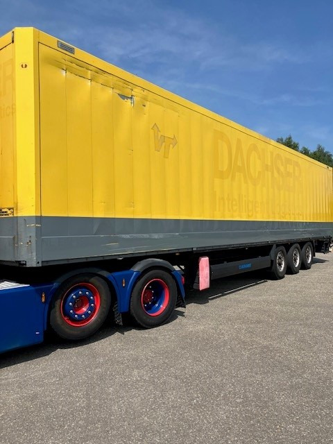 KRONE SD Dryliner - Prikolica sa zatvorenim sandukom: slika 4 KRONE SD Dryliner - Prikolica sa zatvorenim sandukom: slika 4