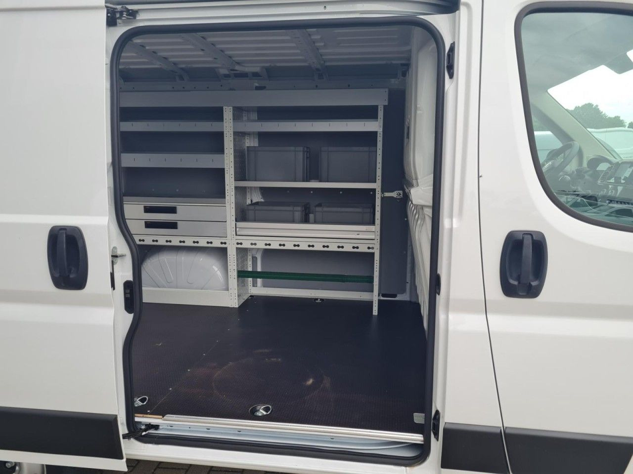 Fiat Ducato 30 Kasten L1H1 KLIMA PDC REGALE TEMPOMAT - Mali kombi: slika 5 Fiat Ducato 30 Kasten L1H1 KLIMA PDC REGALE TEMPOMAT - Mali kombi: slika 5