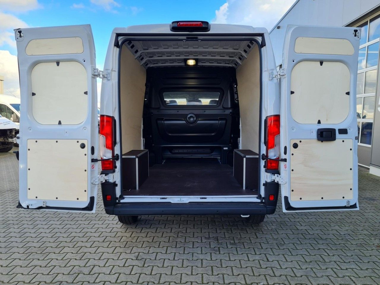 Fiat Ducato 35 Kasten Doka 6-Sitze L3H2 AG KLIMA Navi - Furgon, Dostavno vozilo sa duplom kabinom: slika 5 Fiat Ducato 35 Kasten Doka 6-Sitze L3H2 AG KLIMA Navi - Furgon, Dostavno vozilo sa duplom kabinom: slika 5