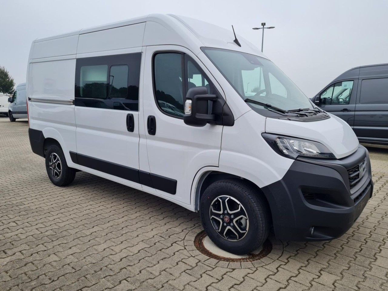 Fiat Ducato 35 Kasten Doka 7-Sitze 2x Schiebetür Maxi - Furgon, Dostavno vozilo sa duplom kabinom: slika 4 Fiat Ducato 35 Kasten Doka 7-Sitze 2x Schiebetür Maxi - Furgon, Dostavno vozilo sa duplom kabinom: slika 4